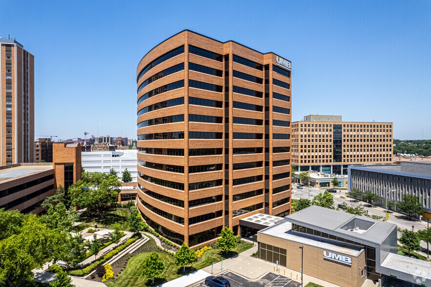 More Photos Of 4900 Main St, Kansas City Office For Lease