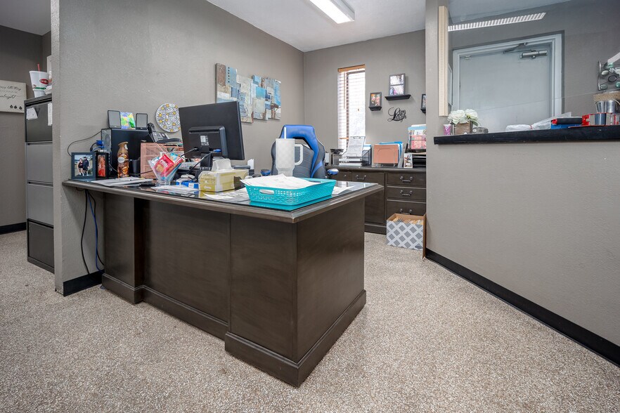 More Photos Of 319-323 NW 59th St, Oklahoma City Manufacturing For Sale