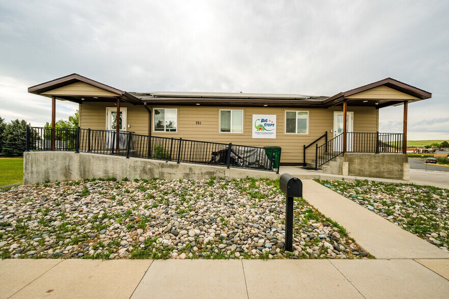 More Photos Of 751 Avoca Ave, Sheridan Daycare Center For Sale