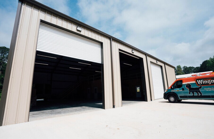 More Photos Of 1679 Lee Road 10, Auburn Warehouse For Lease