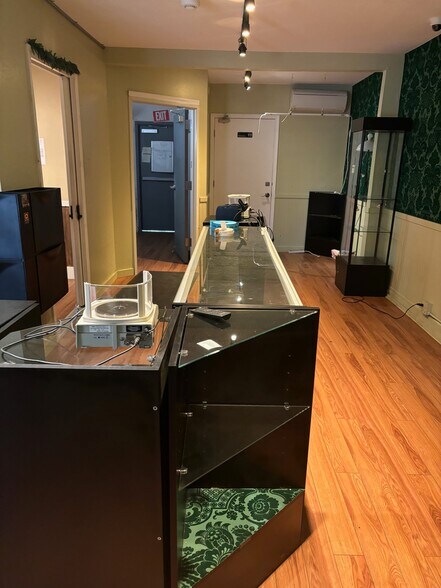 More Photos Of 15350 NE Sandy Blvd, Portland Office Residential For Sale