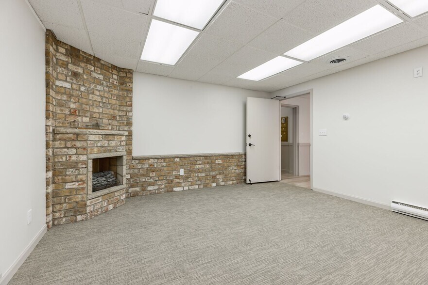 More Photos Of 295 Marie Ave E, West Saint Paul Flex For Lease