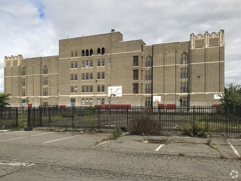 Primary Photo Of 2601-2631 W Cumberland St, Philadelphia Schools For Sale