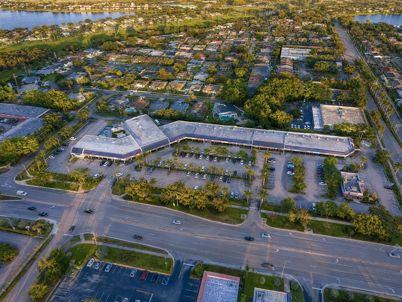 More Photos Of 8919-9091 Taft St, Pembroke Pines Unknown For Lease