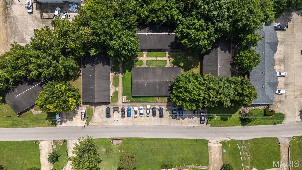 More Photos Of 2733 Holly Trl, Poplar Bluff Apartments For Sale