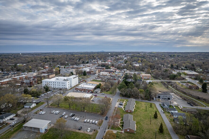 More Photos Of 313 S Government St, Lincolnton Office For Sale