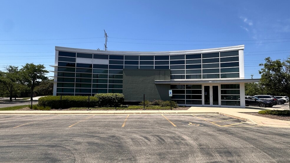 More Photos Of 444 Skokie Blvd, Northbrook Bank For Lease