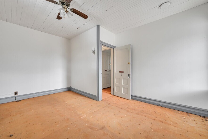 More Photos Of 349 Huffs Church Rd, Mertztown Restaurant For Sale