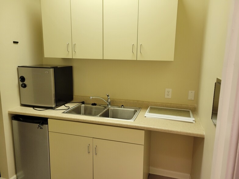 More Photos Of 729 Thimble Shoals Blvd, Newport News Medical For Sale