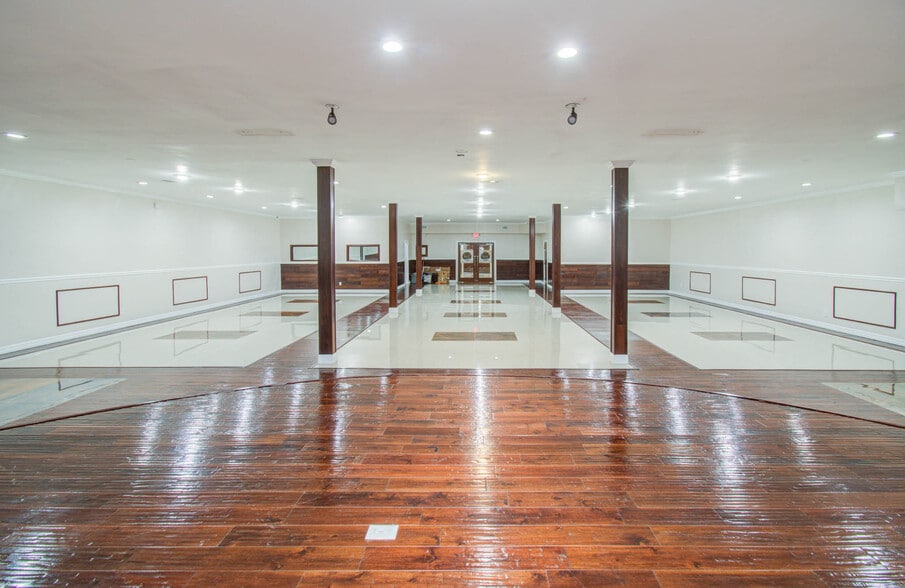 More Photos Of 11411 Homestead Rd, Houston Religious Facility For Sale