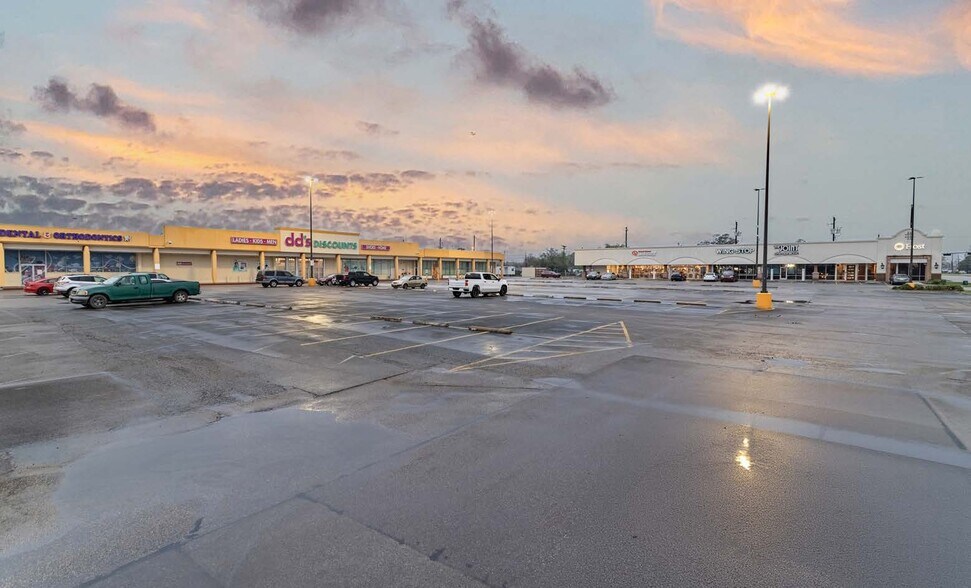 More Photos Of 3500-3800 Little York Rd, Houston General Retail For Lease