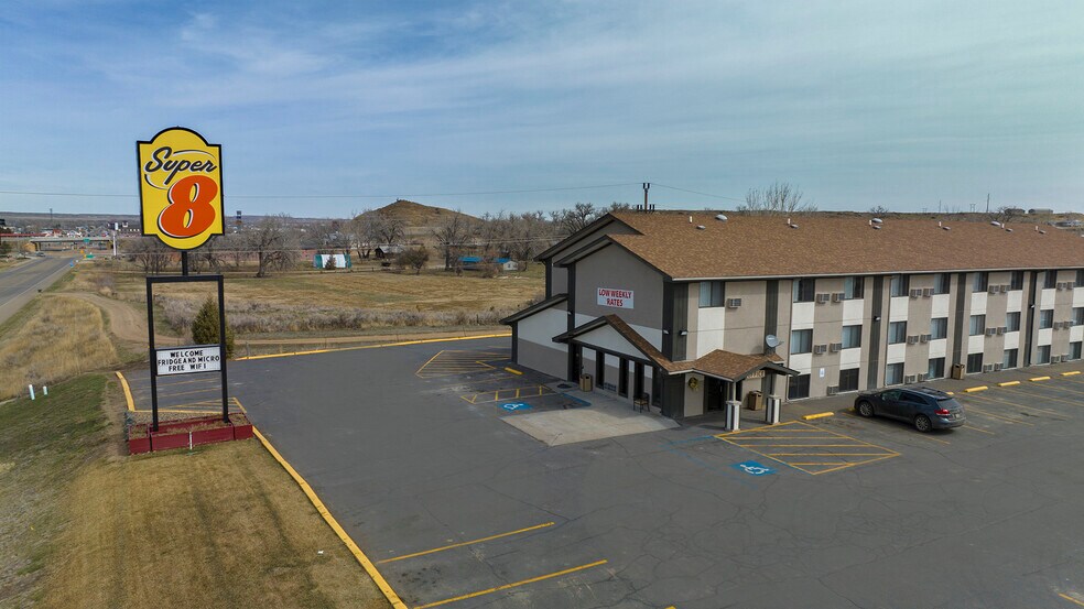 Primary Photo Of 2006 S Haynes Ave, Miles City Hotel For Sale