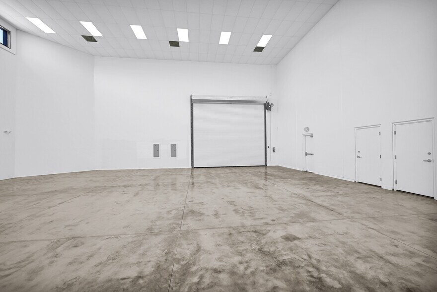 More Photos Of 221 NE 67th St, Miami Warehouse For Sale