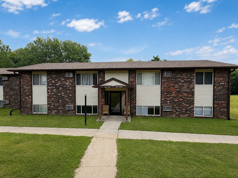 More Photos Of 1660 E Summit St, Red Oak Apartments For Sale