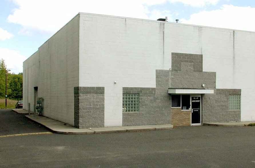 More Photos Of 33-45 Davis St, South Plainfield Warehouse For Lease