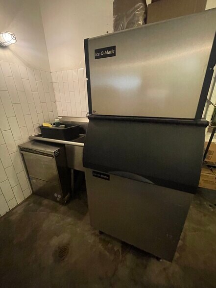 More Photos Of 119 Knickerbocker Ave, Brooklyn Apartments For Lease