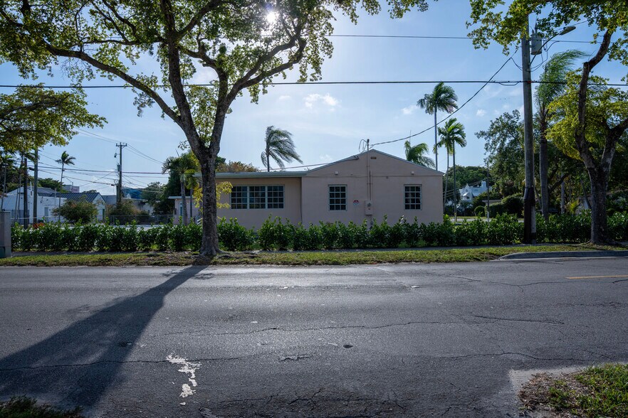 More Photos Of 986 NE 126th St, Miami Office Residential For Sale
