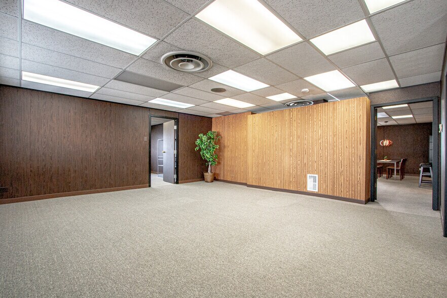 More Photos Of 3533 S Archer Ave, Chicago Office For Lease