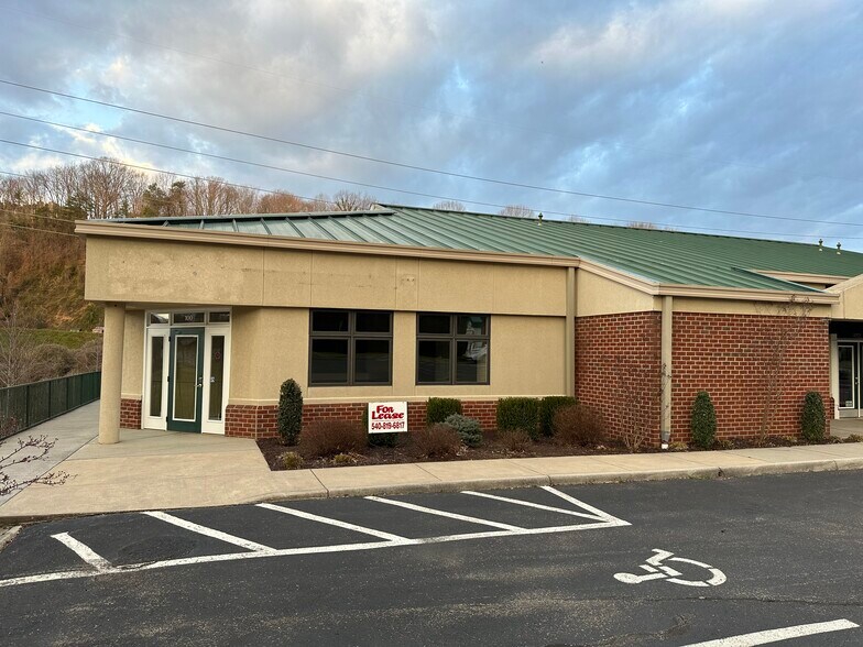 More Photos Of 4903 Starkey Rd, Roanoke Medical For Lease