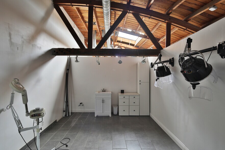 More Photos Of 463-467 S La Brea Ave, Los Angeles Storefront Retail Office For Lease