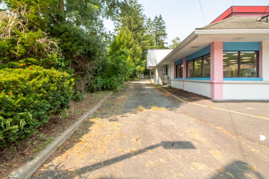 More Photos Of 127 S Main St, Ellenville Fast Food For Sale