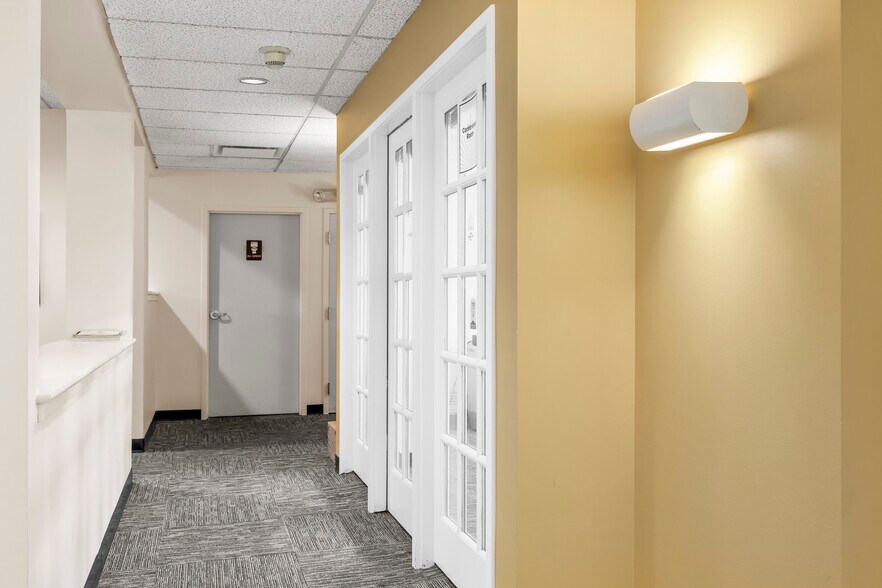 More Photos Of 25 Delaware Ave, Delmar Office For Sale