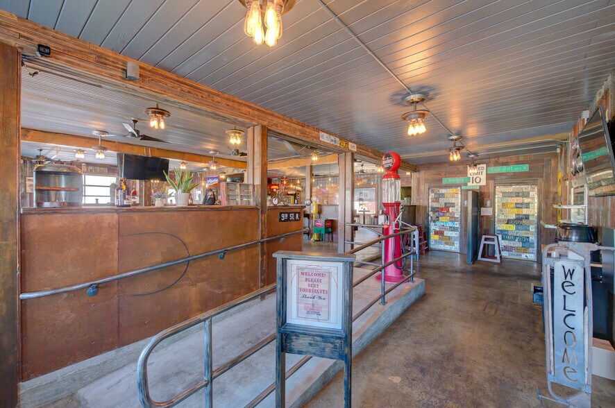 More Photos Of 780-782 US 101, Chinook Restaurant For Sale