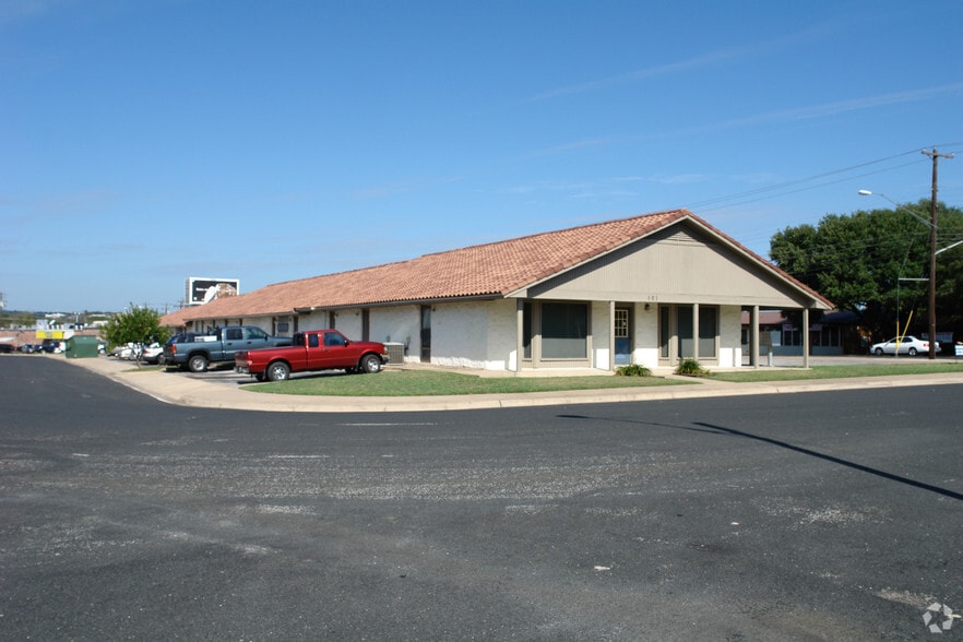 More Photos Of 2105 Justin Ln, Austin General Retail For Lease