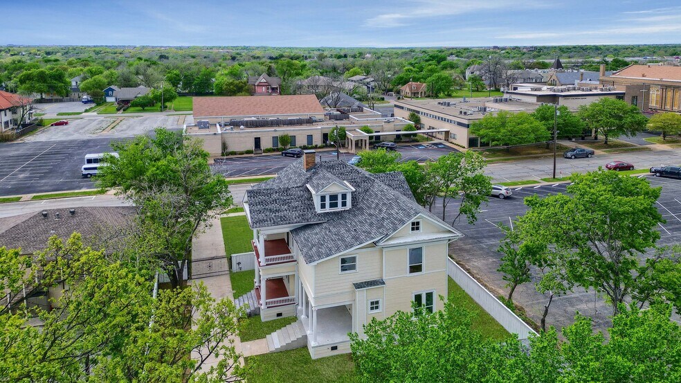 More Photos Of 511 S Travis St, Sherman Office For Sale