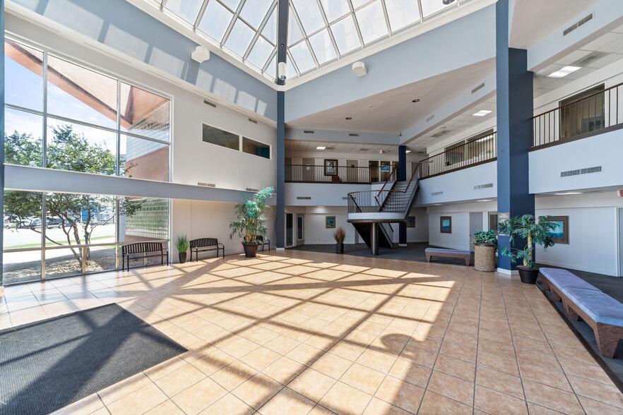 More Photos Of 2020 Babcock Rd, San Antonio Medical For Lease