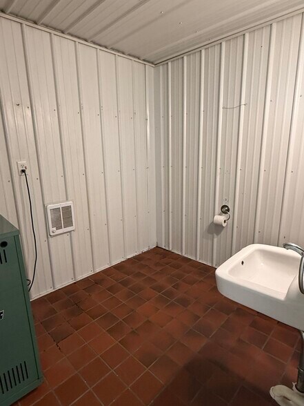 More Photos Of 2414 Batestown Rd, Danville Flex For Sale