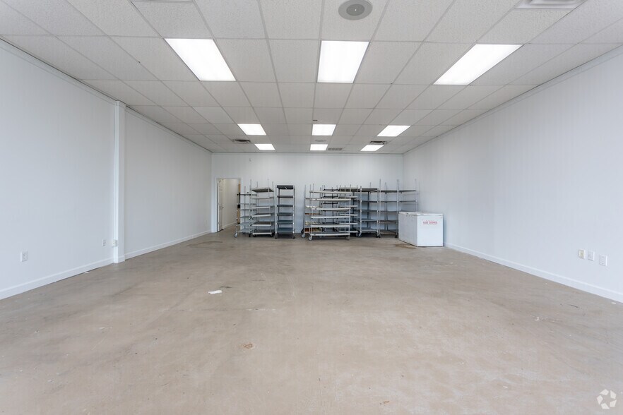 More Photos Of 1701 Rollins Way, Columbus Freestanding For Sale