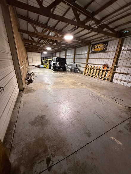 More Photos Of 16004 E 23rd St S, Independence Warehouse For Lease