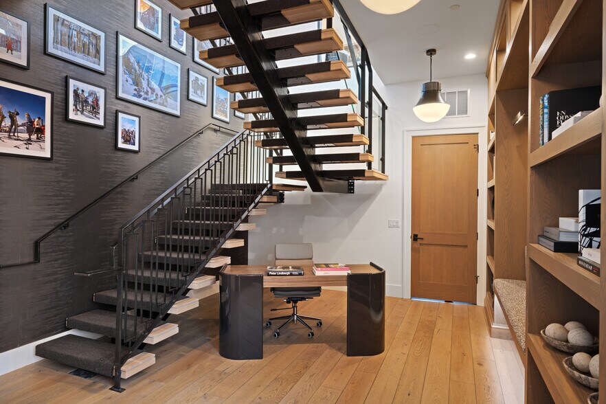 More Photos Of 4554 Forestdale Dr, Park City Showroom For Lease