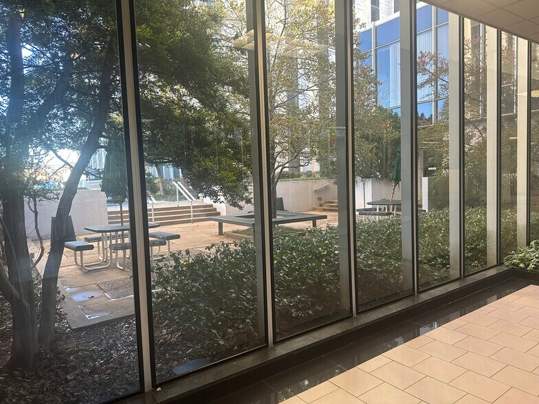 More Photos Of 2000 N Classen Blvd, Oklahoma City Unknown For Lease