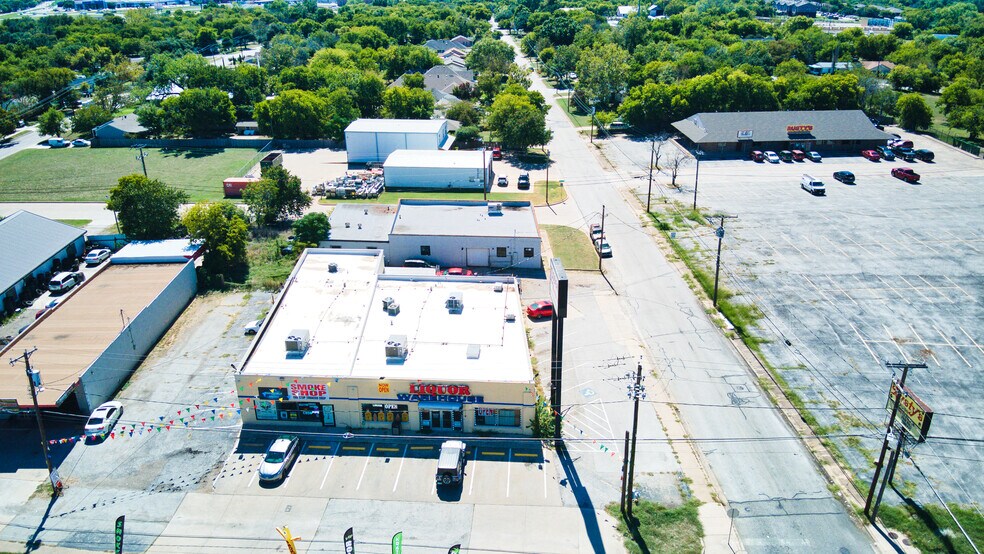More Photos Of 7621 Camp Bowie West Blvd, Fort Worth Storefront For Sale