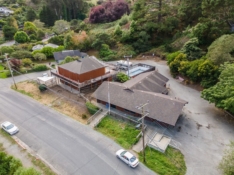 More Photos Of 16-22 Brighton Avenue, Bolinas General Retail For Sale