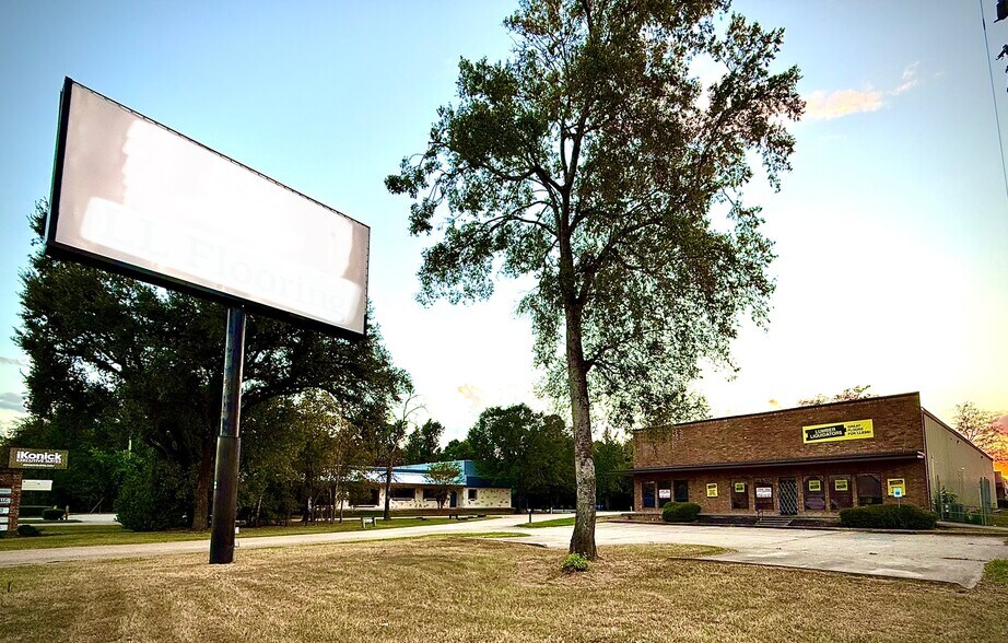 More Photos Of 21755 I45 N, Spring Showroom For Lease