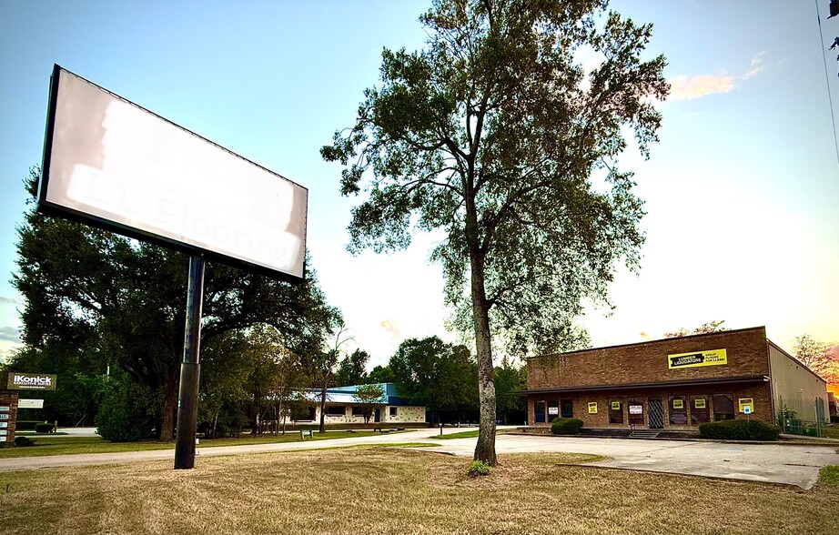 More Photos Of 21755 N I-45, Spring Showroom For Sale