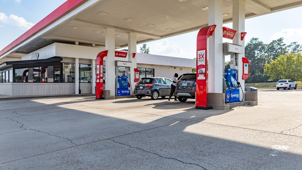 More Photos Of 519 Main St N, New Ellenton Service Station For Sale