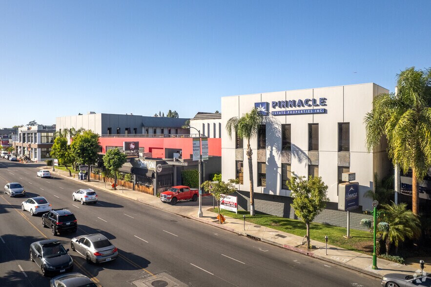 Primary Photo Of 17337 Ventura Blvd, Encino Office For Lease