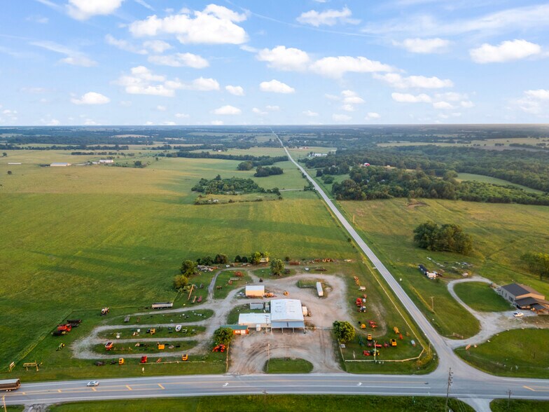 More Photos Of 60 US-54 Hwy, El Dorado Springs General Retail For Sale