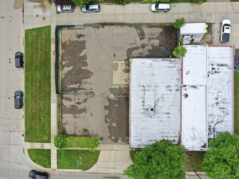 More Photos Of 832 W 11 Mile Rd, Madison Heights Warehouse For Sale