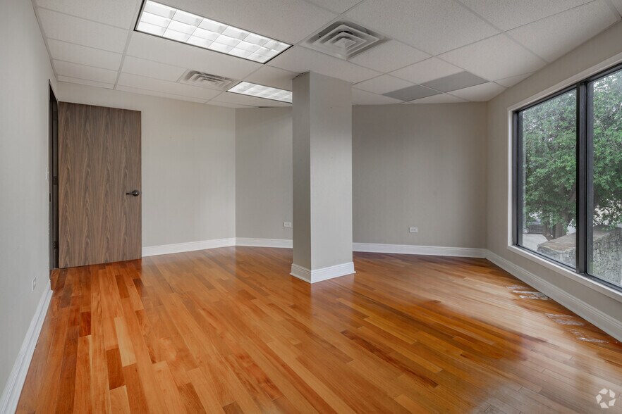 More Photos Of 8601 Village Dr, San Antonio Medical For Lease