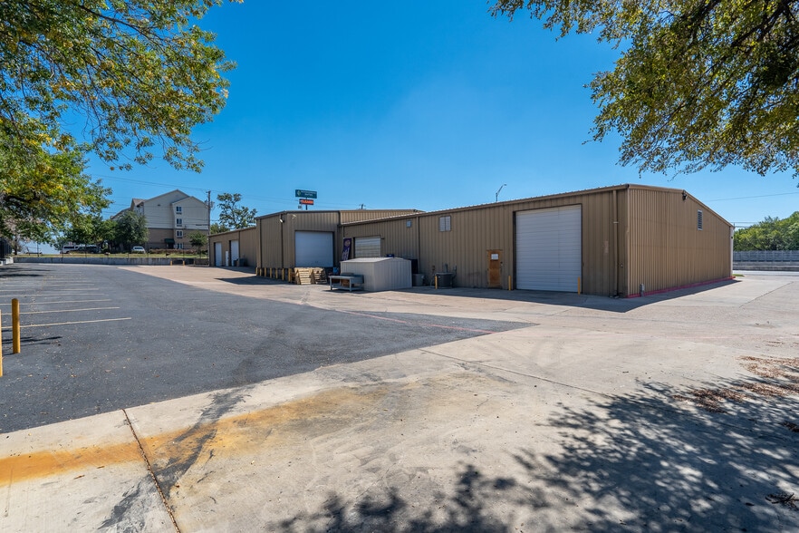 More Photos Of 3933 California Pky E, Fort Worth Unknown For Lease