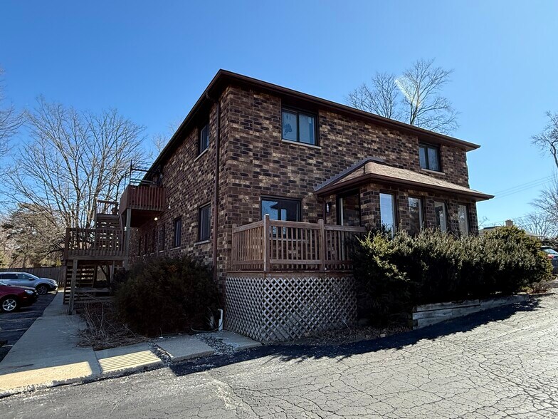 More Photos Of 126 W Maple Ave, Mundelein Apartments For Sale