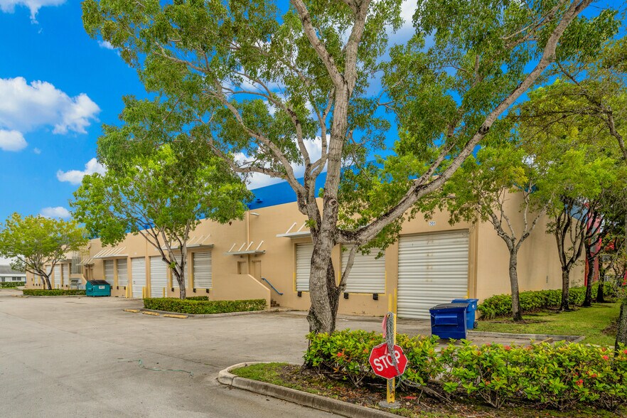More Photos Of 11921 SW 130th St, Miami Warehouse For Lease