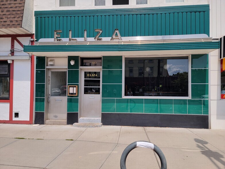 More Photos Of 582 Broadway, Kingston Restaurant For Sale