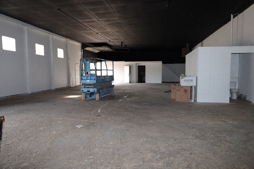 More Photos Of 6071 Branch Hill Guinea Rd, Milford Warehouse For Lease