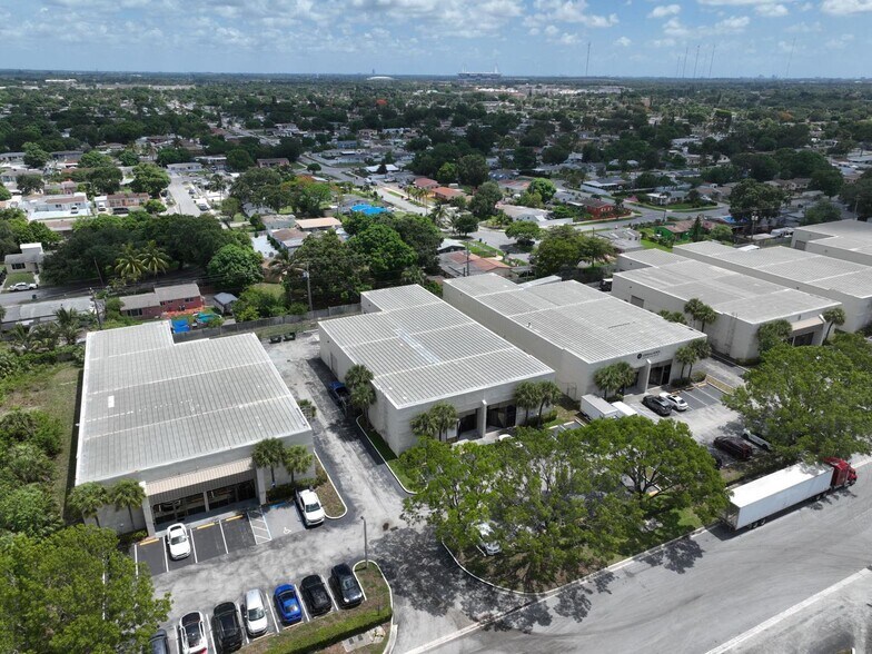 More Photos Of 3371-3373 NW 168th St, Miami Gardens Warehouse For Lease